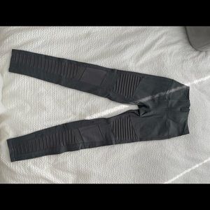 Alo yoga moto leggings in grey, high waisted